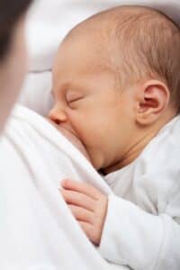 Increase Your Breastfeeding Milk Supply | Tips to DOUBLE your milk supply FAST! | How I doubled my milk supply in just 2 days! No more hungry baby! Breastfeeding tips to help you produce more milk.