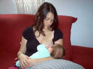 Increase Your Breastfeeding Milk Supply | Tips to DOUBLE your milk supply FAST! | How I doubled my milk supply in just 2 days! No more hungry baby! Breastfeeding tips to help you produce more milk.