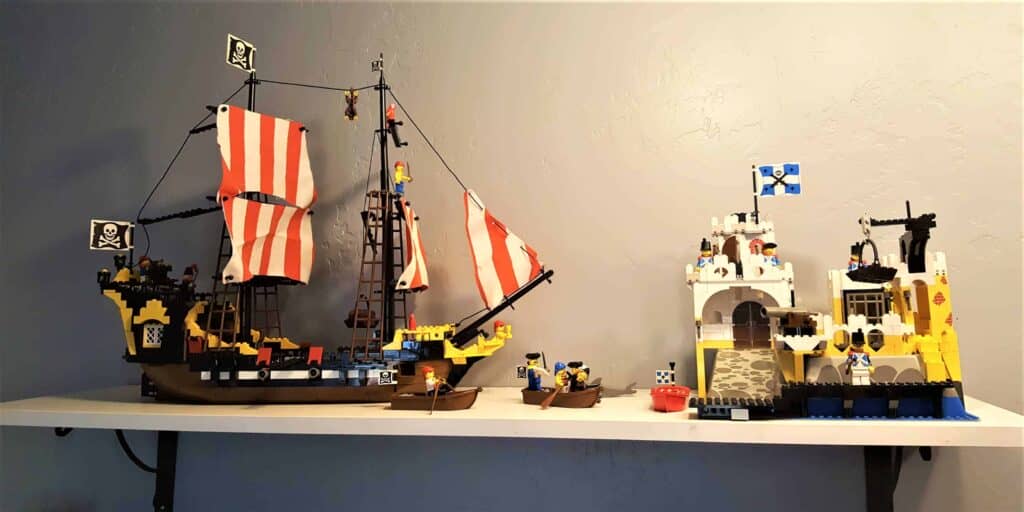 Lego Storage Ideas | AWESOME Lego storage ideas to keep your kids sets, minifigs and pieces organized.