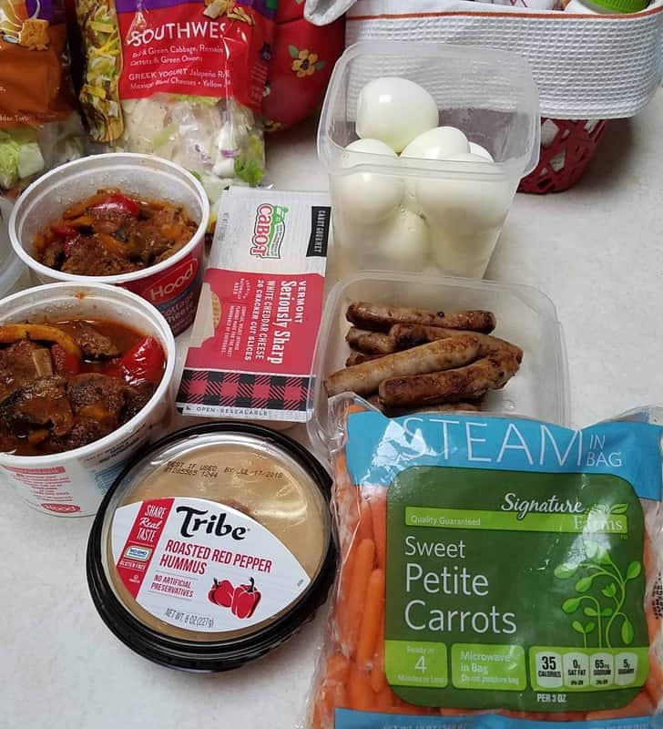 How to Eat Keto on Vacation - Quick & Easy Vacation Meal Plan | And easy way to stick to your ketogenic diet while on vacation. Don't gain weight this vacation! Use this meal plan to stay on track and stay in ketosis, even when away from home.